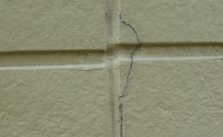 外壁のひび割れの写真